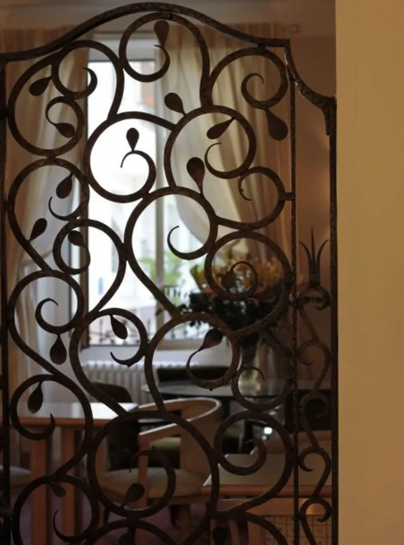 ביאריץ Hotel Maitagaria 3*,